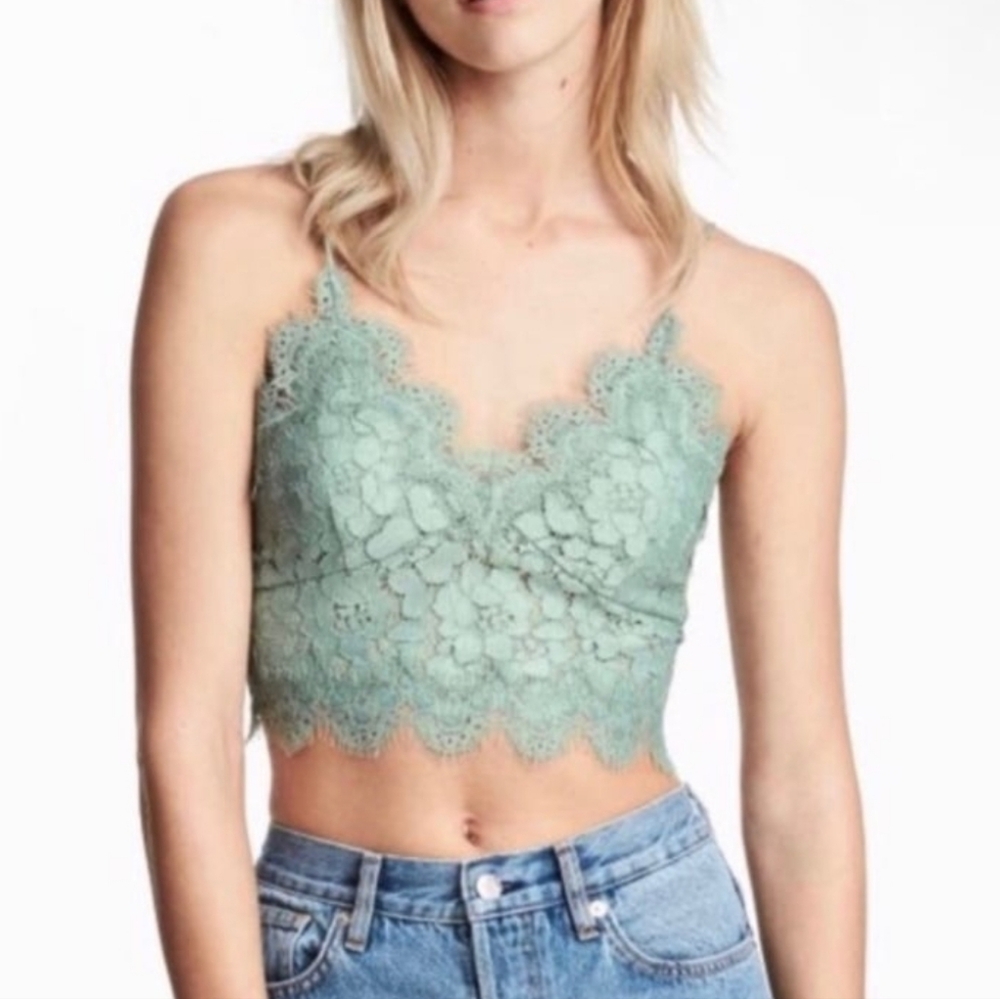 Lace Trim V-Neck Cropped Cami Top in Sage Green